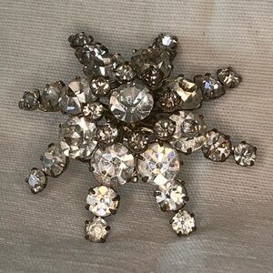 Vintage Rhinestone Starburst / Snowflake Brooch – Juliana Style